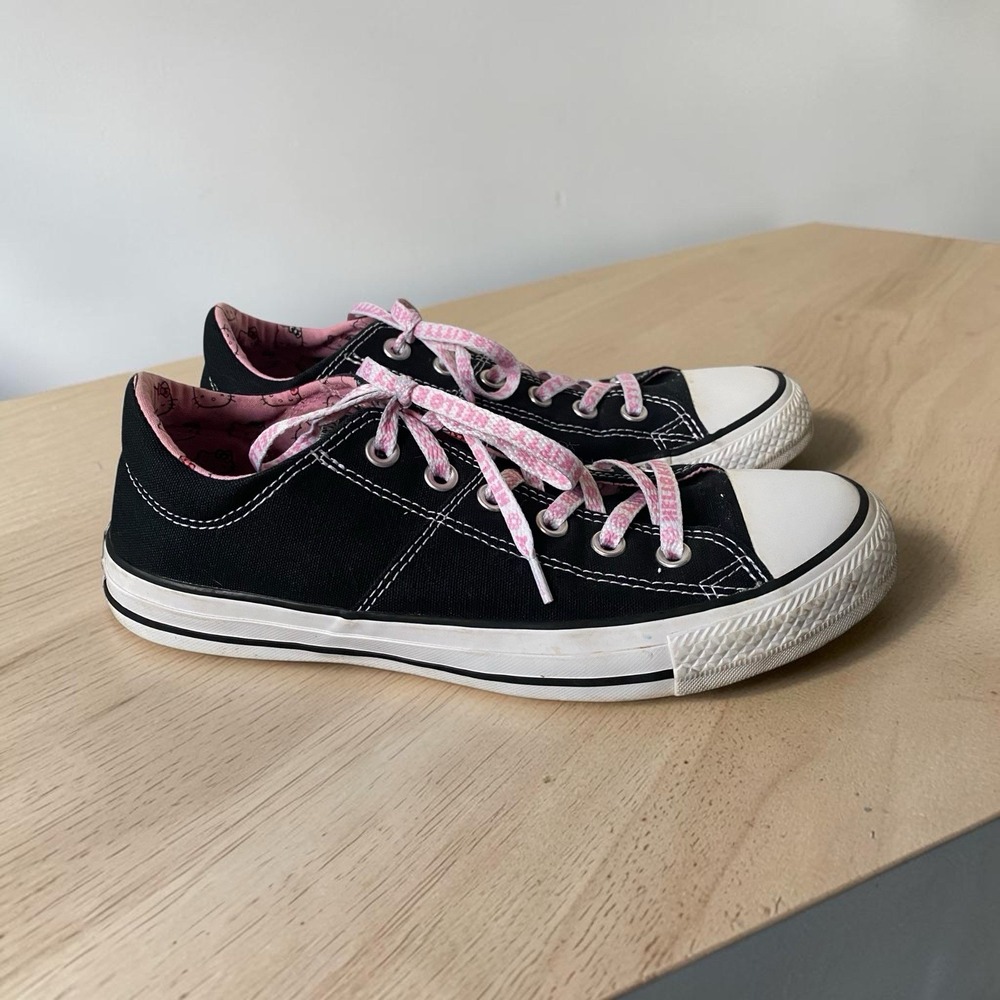 Converse & Hello Kitty Chuck Taylor Sneaker Size 9.5 EU 41 Black Pink Low Top